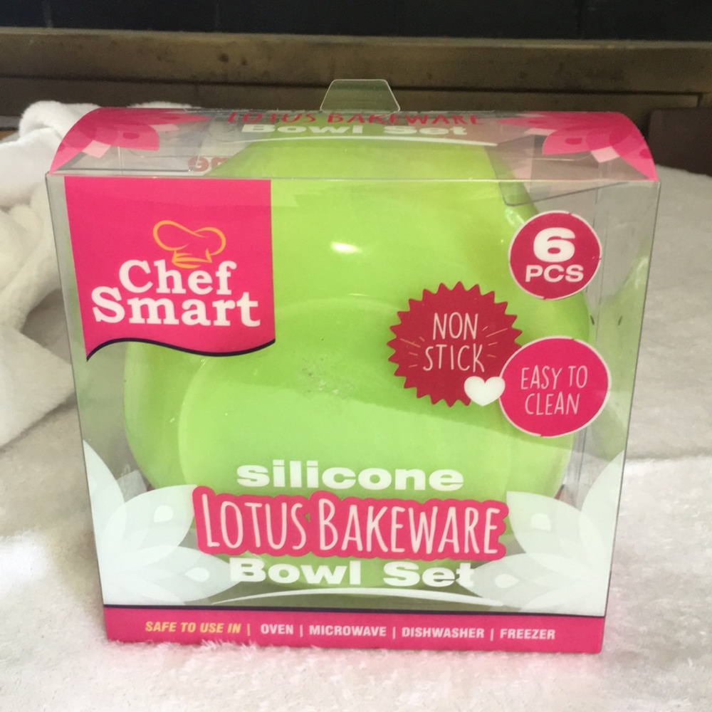 Chef Smart NIB Non Stick 6 piece silicone lotus bakeware bowl set